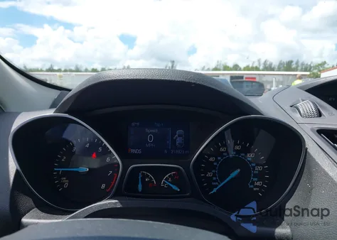 2015 Ford Escape S z USA, uszkodzony, nr VIN 1FMCU0F76FUC10699